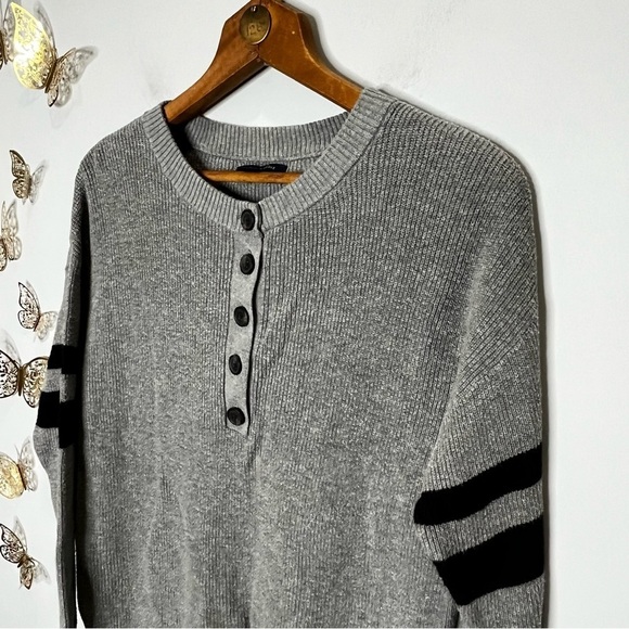 🦋🌙 AEO | Gray Sweater with Buttons and Striped Arm Bands - Picture 2 of 8